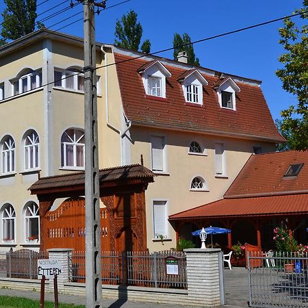 Nosztalgia Hotel Balatonszarszo Exterior foto