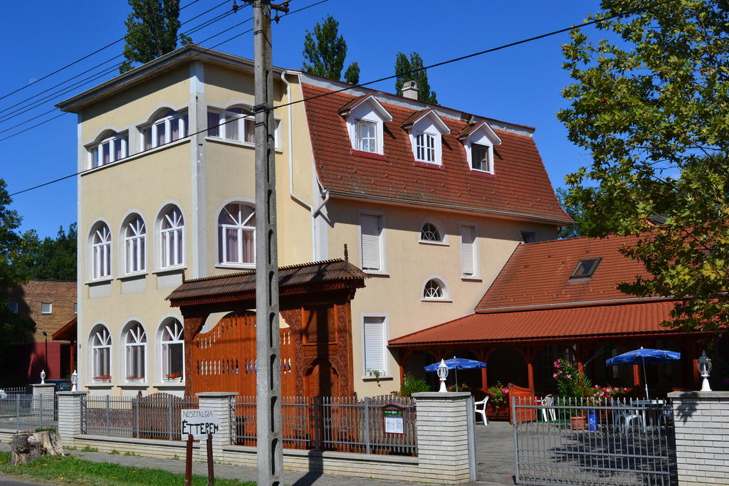 Nosztalgia Hotel Balatonszarszo Exterior foto